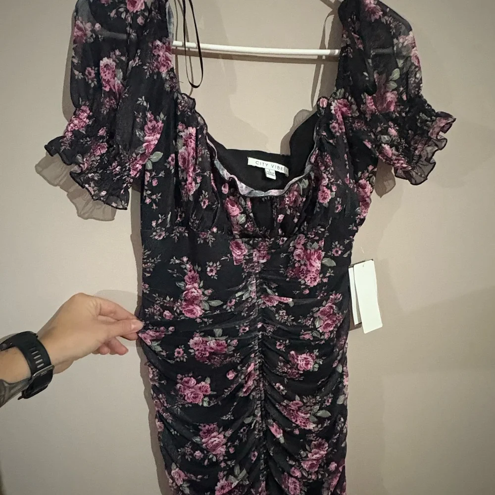 Floral ruched bodycon mini dress NWT - Picture 2 of 4